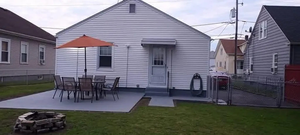 39 Clinton Street Pawtucket RI 02861