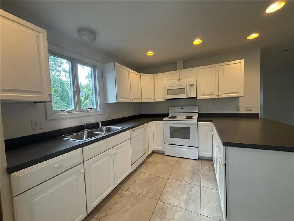 16 Cummings Road Newport RI 02840