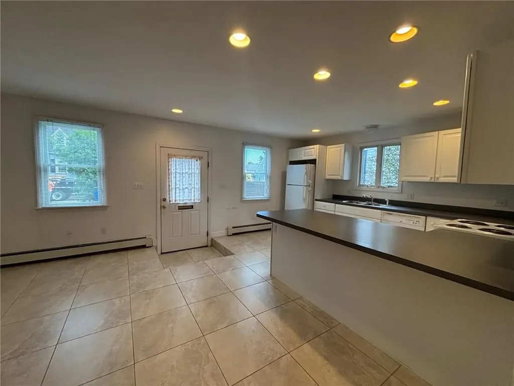 16 Cummings Road Newport RI 02840