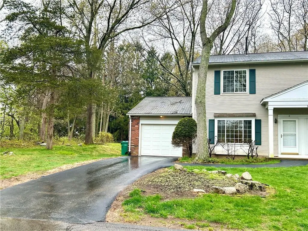2 Eagle Run Warwick RI 02818
