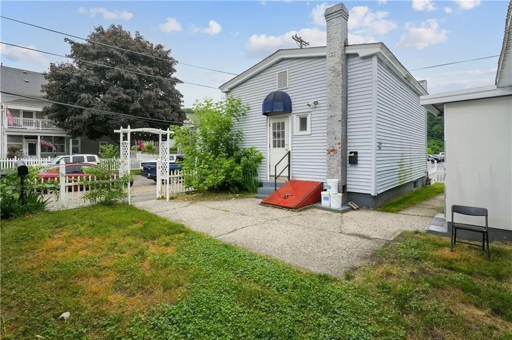 42 Transit Street Woonsocket RI 02895