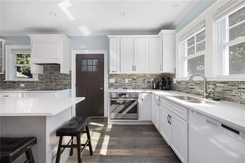 127 West Main Road Middletown RI 02842