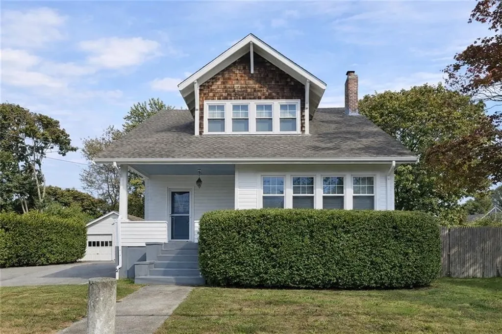127 West Main Road Middletown RI 02842
