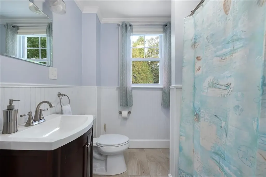 127 West Main Road Middletown RI 02842