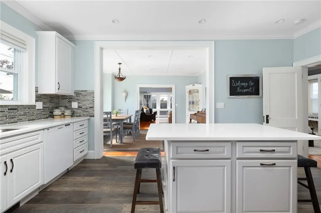 127 West Main Road Middletown RI 02842