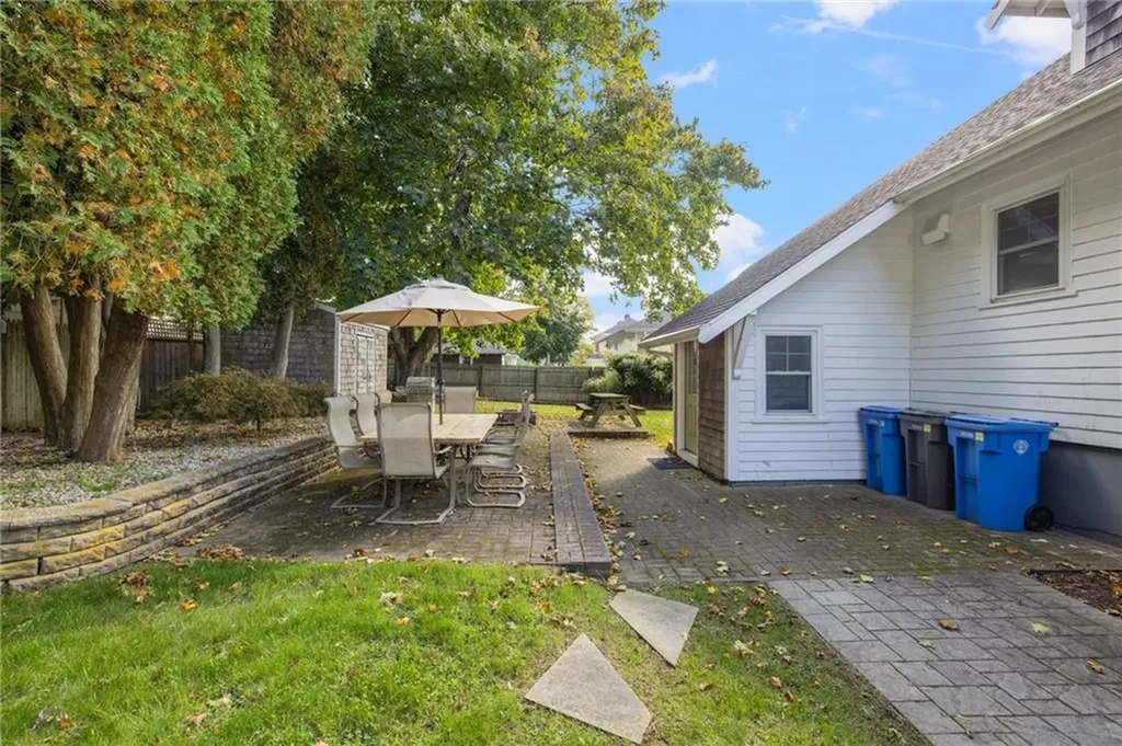 127 West Main Road Middletown RI 02842