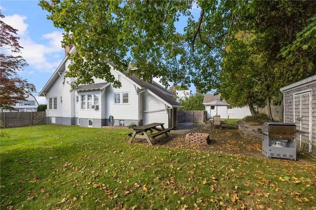 127 West Main Road Middletown RI 02842