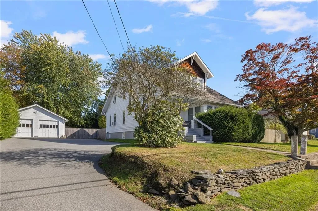 127 West Main Road Middletown RI 02842