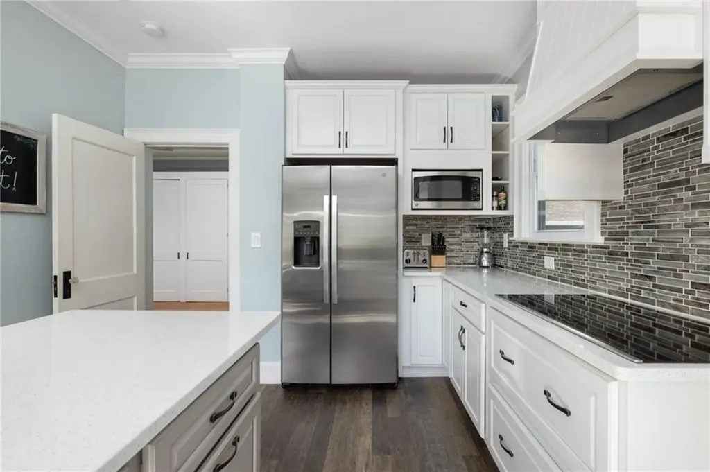 127 West Main Road Middletown RI 02842