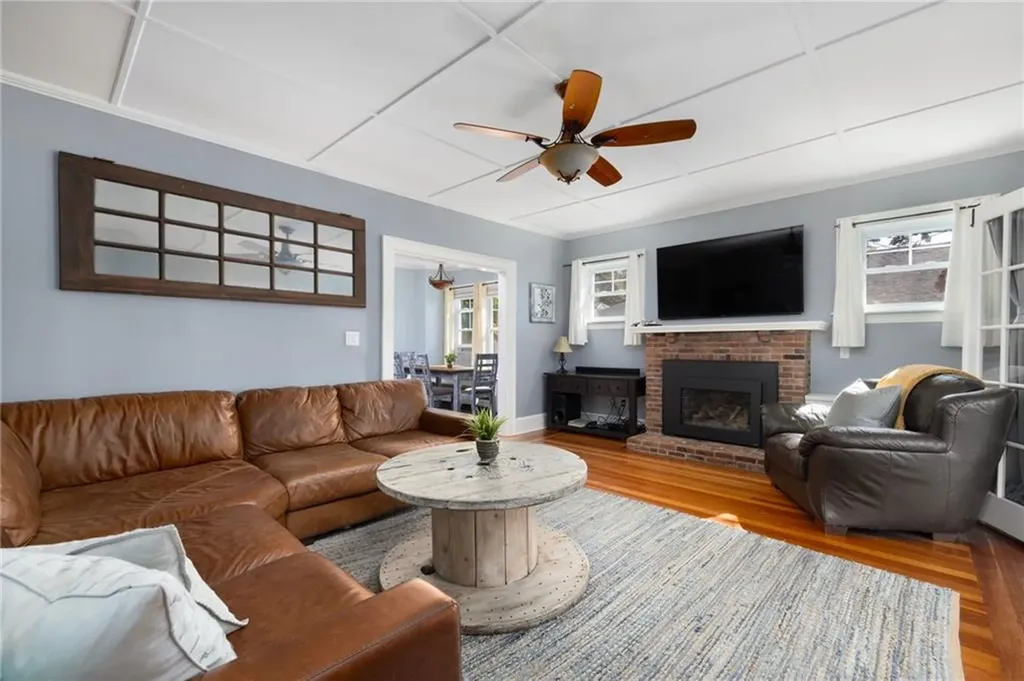 127 West Main Road Middletown RI 02842