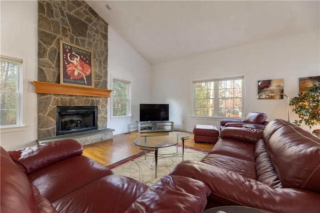 47 Wooded Grove Circle South Kingstown RI 02892