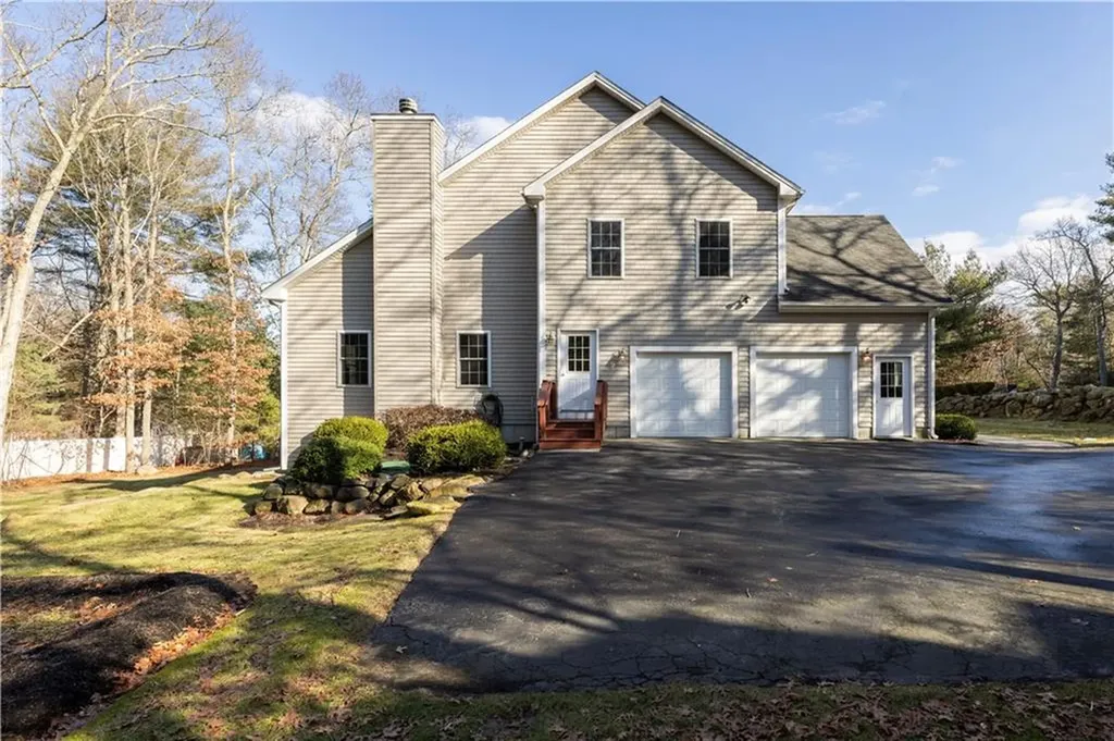 47 Wooded Grove Circle South Kingstown RI 02892