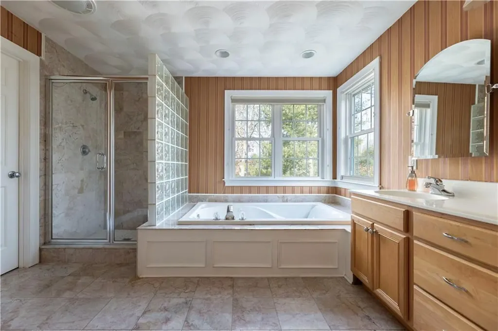 47 Wooded Grove Circle South Kingstown RI 02892