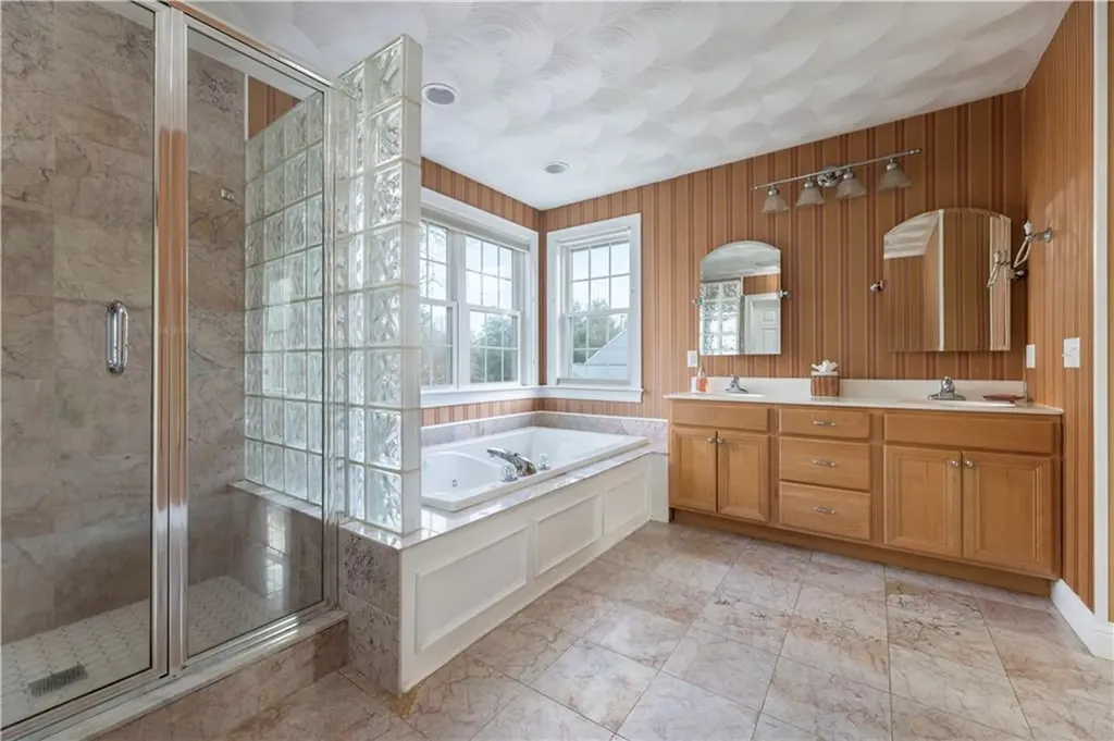 47 Wooded Grove Circle South Kingstown RI 02892
