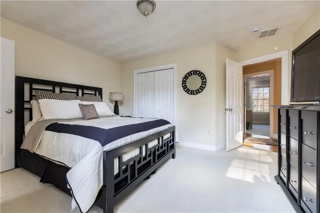 47 Wooded Grove Circle South Kingstown RI 02892
