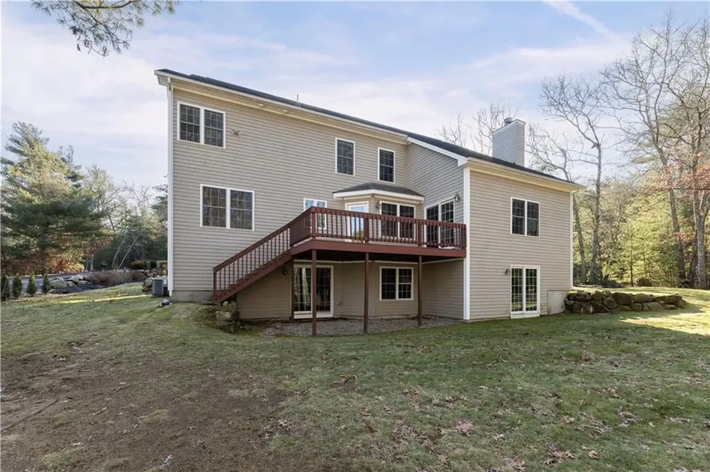 47 Wooded Grove Circle South Kingstown RI 02892