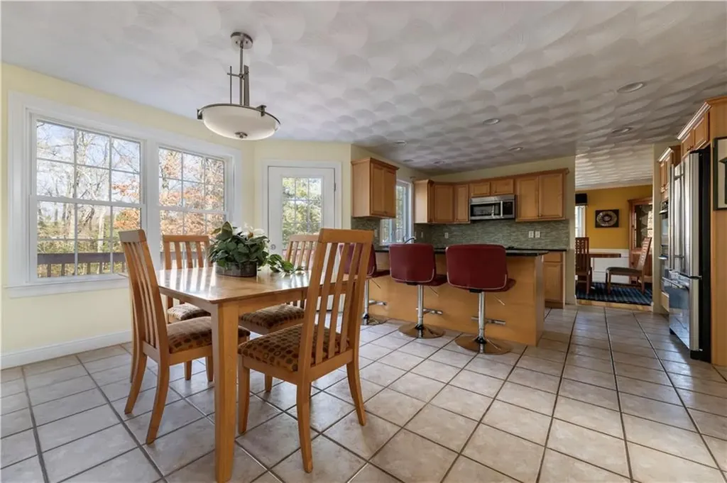 47 Wooded Grove Circle South Kingstown RI 02892