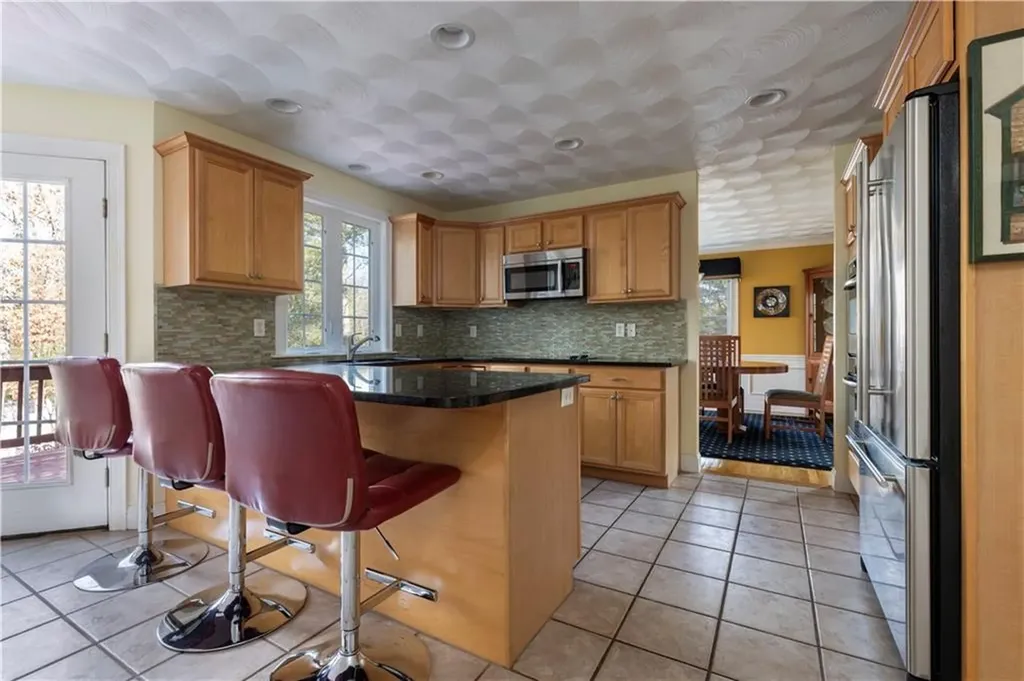 47 Wooded Grove Circle South Kingstown RI 02892