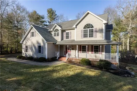 47 Wooded Grove Circle South Kingstown RI 02892