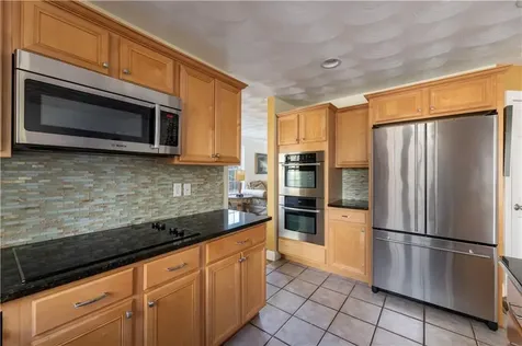 47 Wooded Grove Circle South Kingstown RI 02892