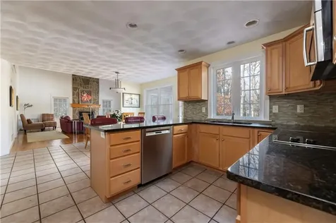 47 Wooded Grove Circle South Kingstown RI 02892