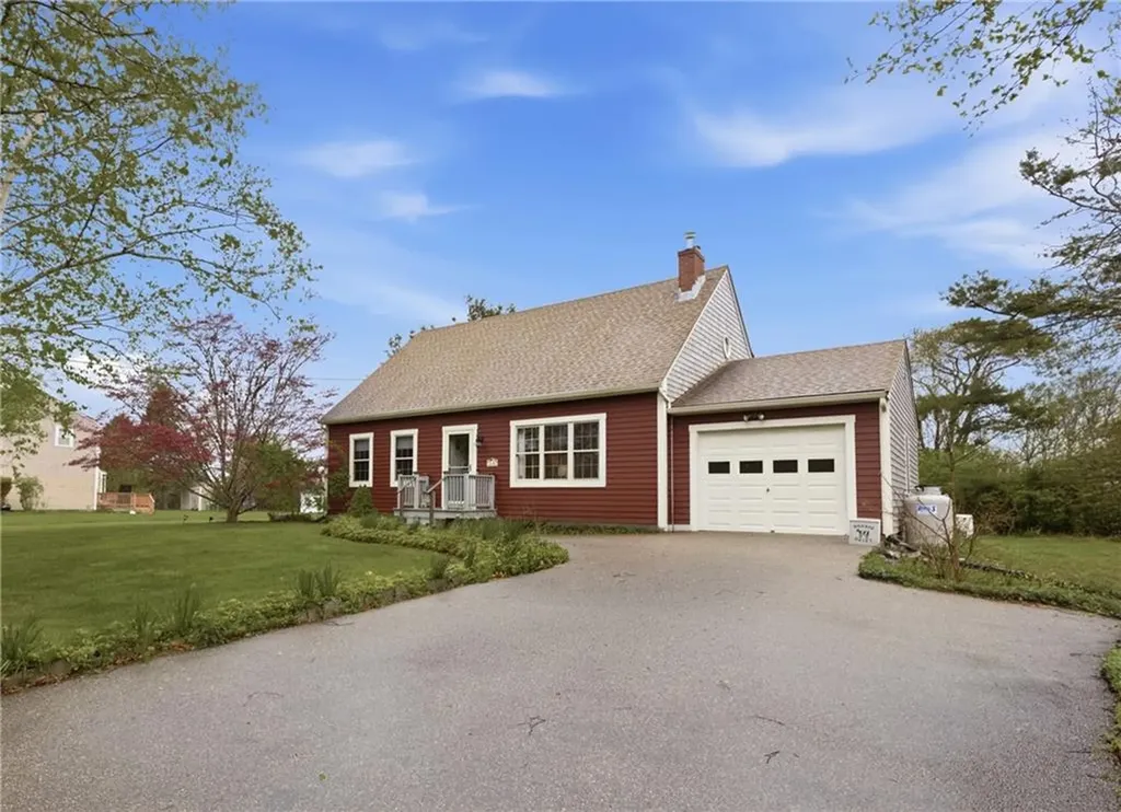 14 Barton Lane Middletown RI 02842