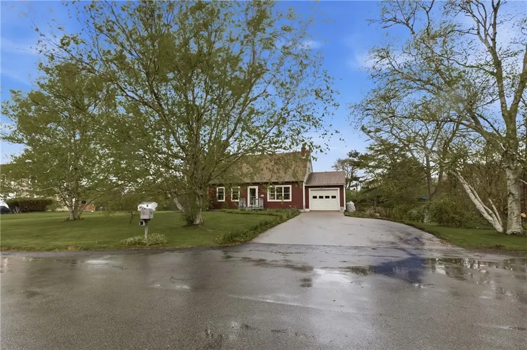 14 Barton Lane Middletown RI 02842