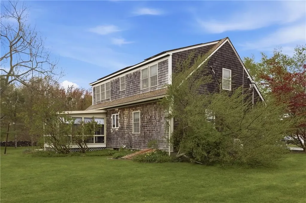 14 Barton Lane Middletown RI 02842
