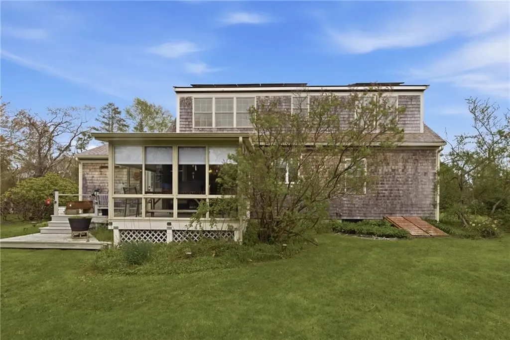 14 Barton Lane Middletown RI 02842