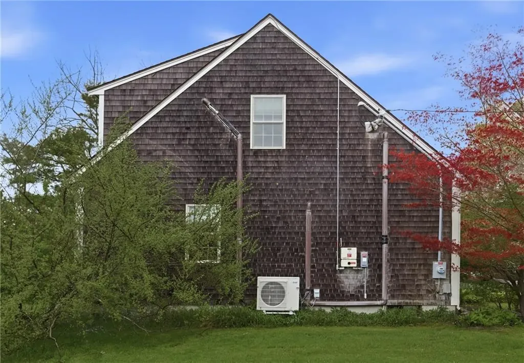 14 Barton Lane Middletown RI 02842
