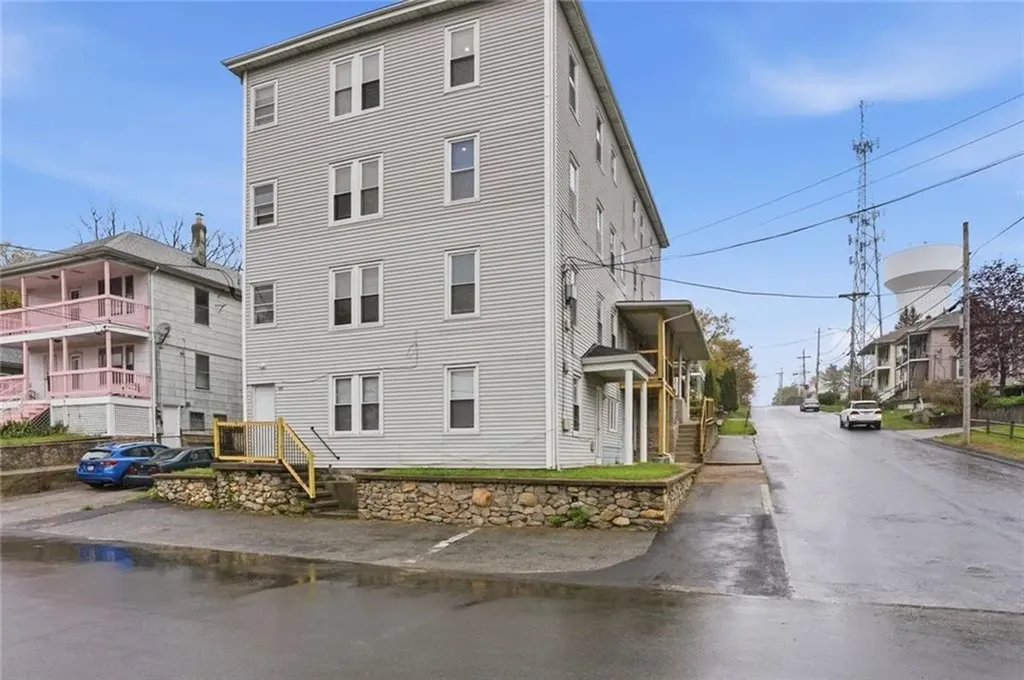 188 Division Street Woonsocket RI 02895