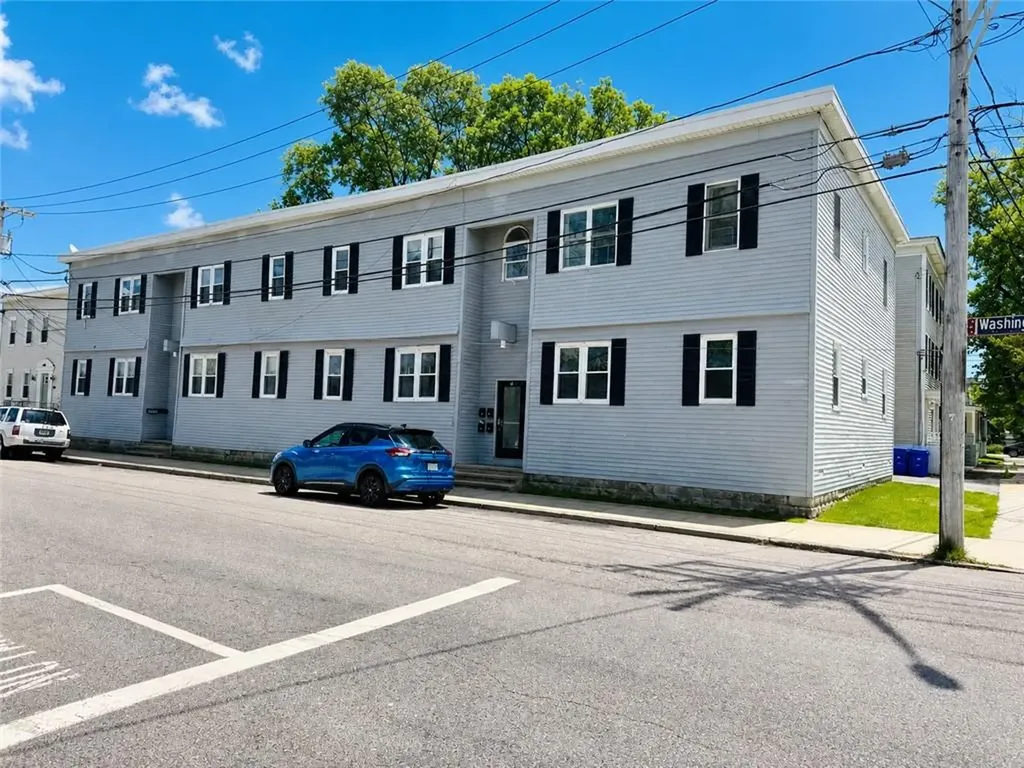 60 66 Washington Street Bristol RI 02809
