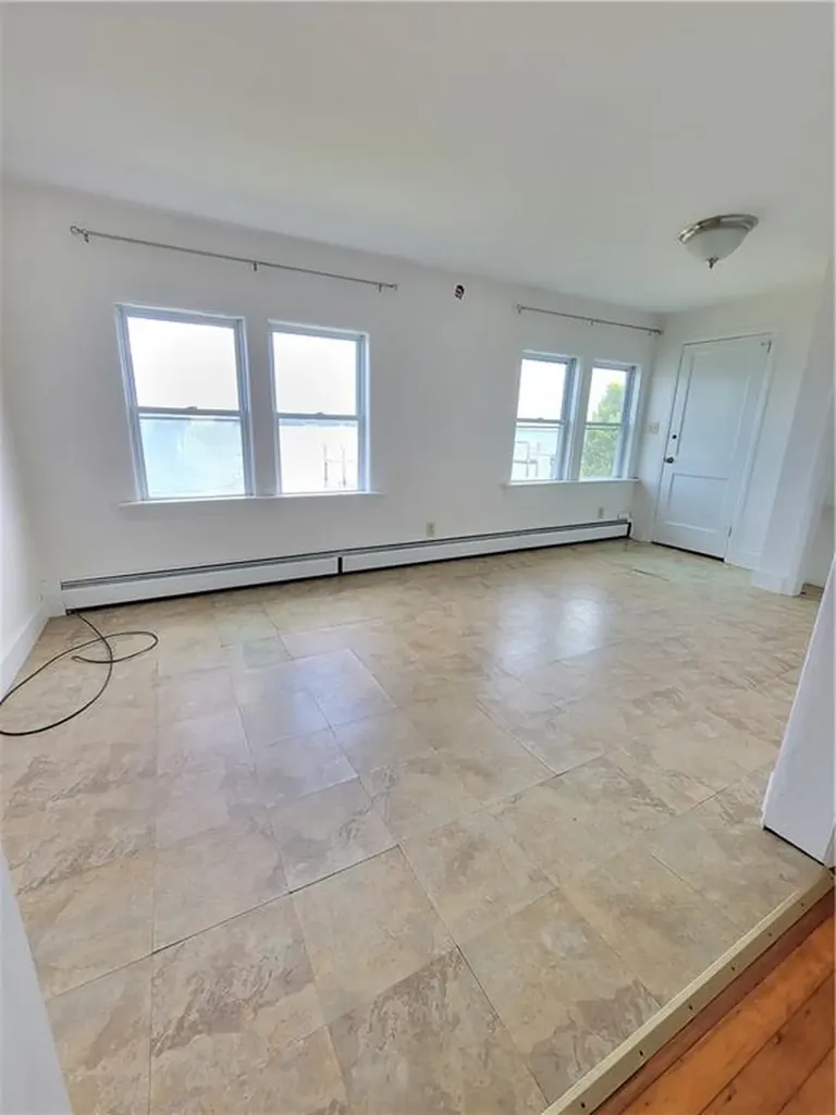 38 Aquidneck Avenue Portsmouth RI 02871