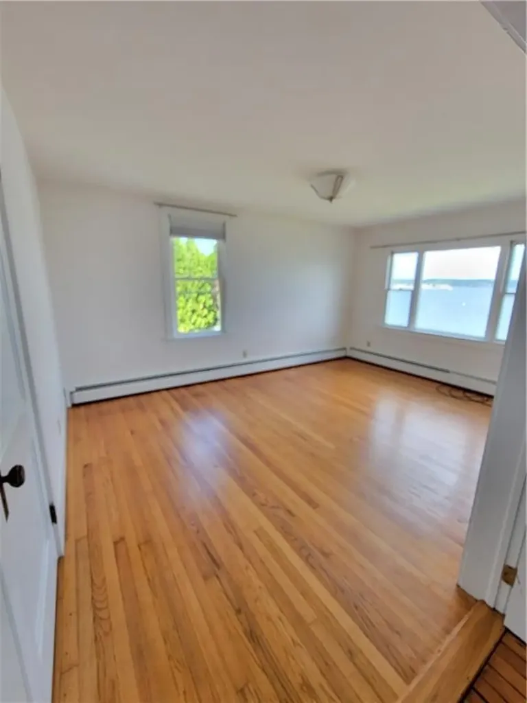 38 Aquidneck Avenue Portsmouth RI 02871