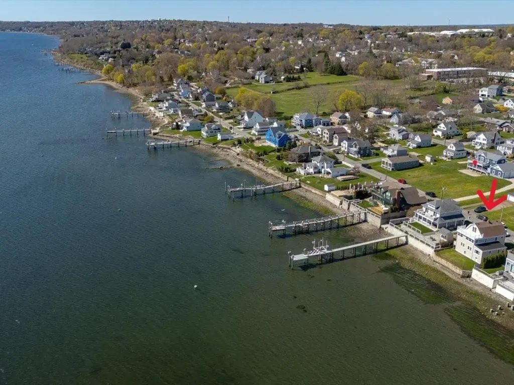 38 Aquidneck Avenue Portsmouth RI 02871