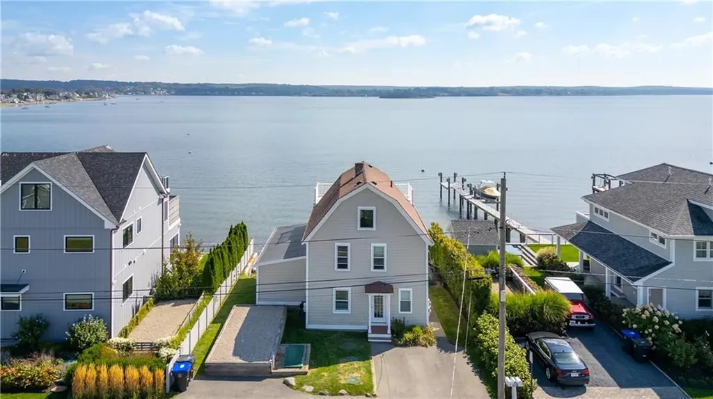 38 Aquidneck Avenue Portsmouth RI 02871