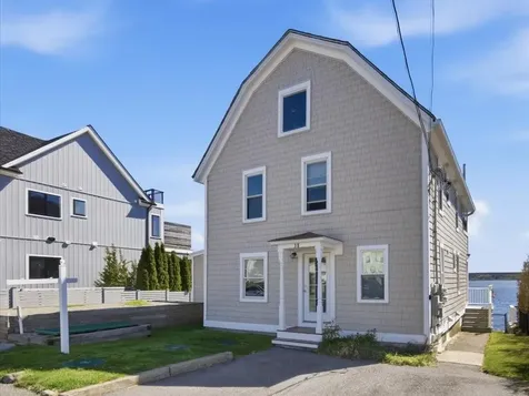 38 Aquidneck Avenue Portsmouth RI 02871