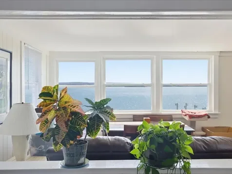 38 Aquidneck Avenue Portsmouth RI 02871