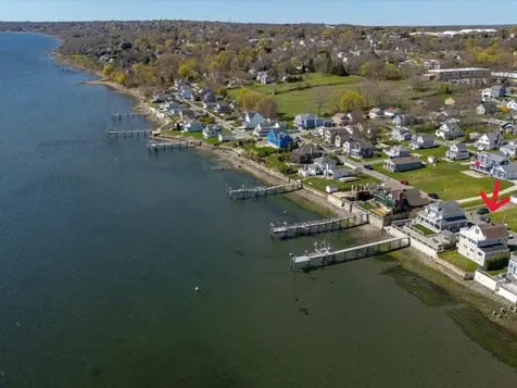 38 Aquidneck Avenue Portsmouth RI 02871