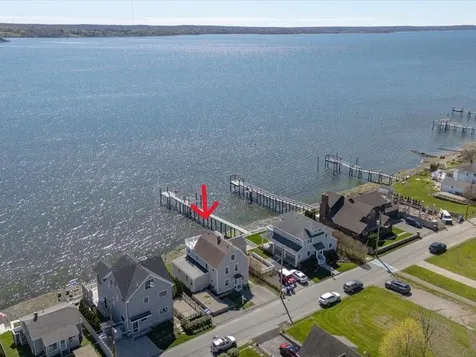 38 Aquidneck Avenue Portsmouth RI 02871
