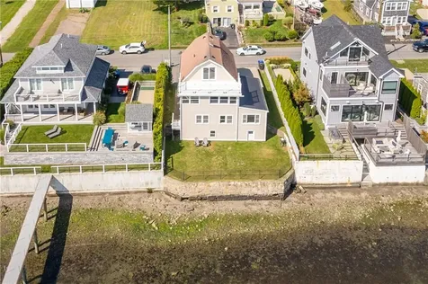 38 Aquidneck Avenue Portsmouth RI 02871
