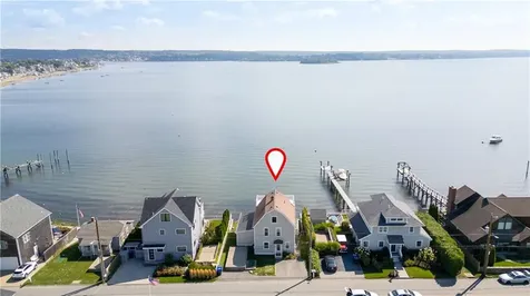 38 Aquidneck Avenue Portsmouth RI 02871
