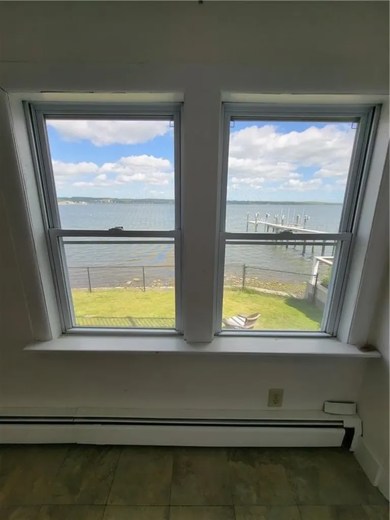38 Aquidneck Avenue Portsmouth RI 02871