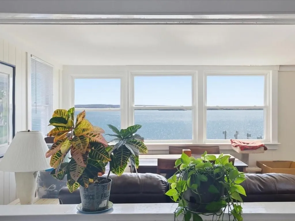 38 Aquidneck Avenue Portsmouth RI 02871