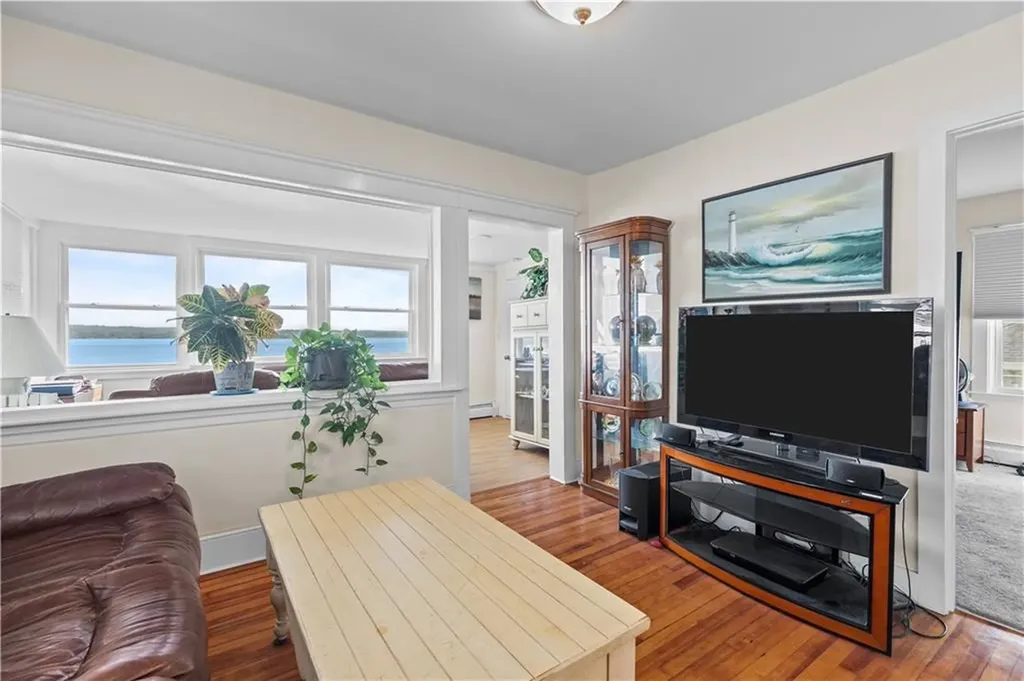 38 Aquidneck Avenue Portsmouth RI 02871