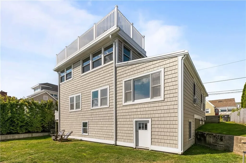 38 Aquidneck Avenue Portsmouth RI 02871