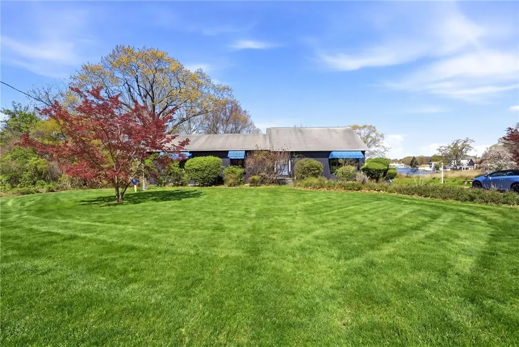 585 Meadow View Avenue Warwick RI 02889