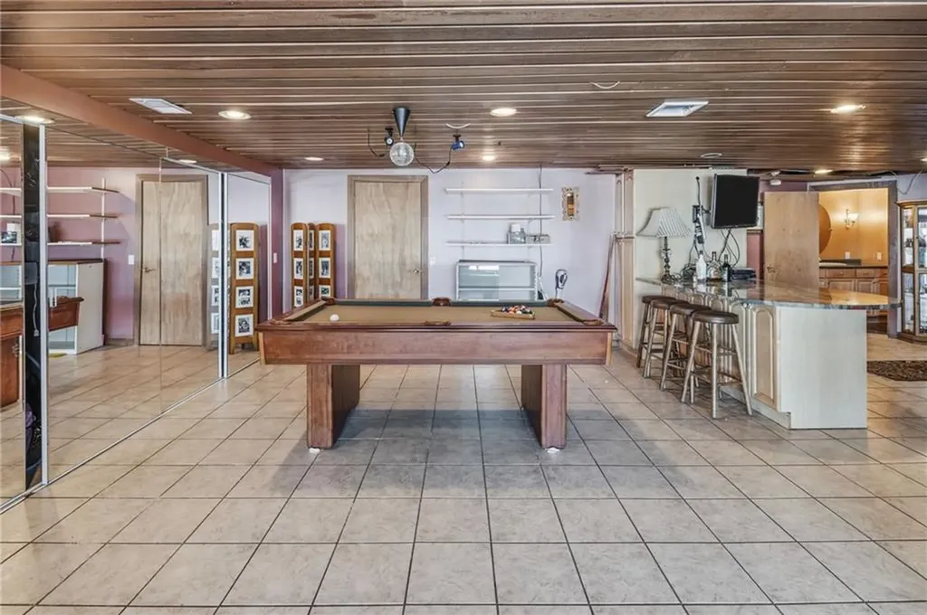 585 Meadow View Avenue Warwick RI 02889