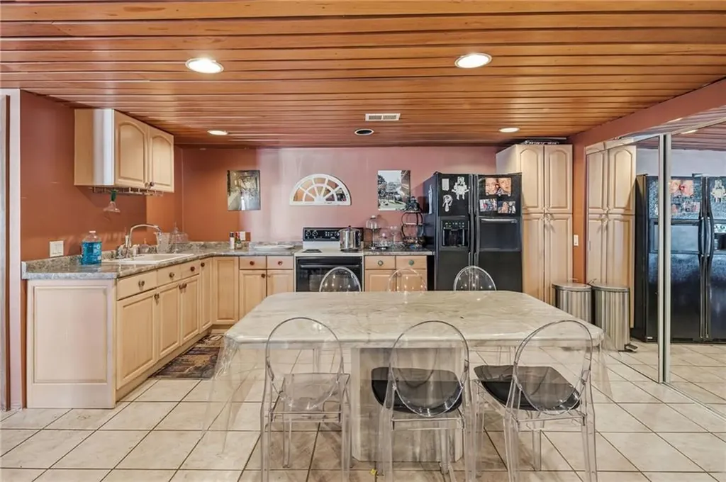 585 Meadow View Avenue Warwick RI 02889