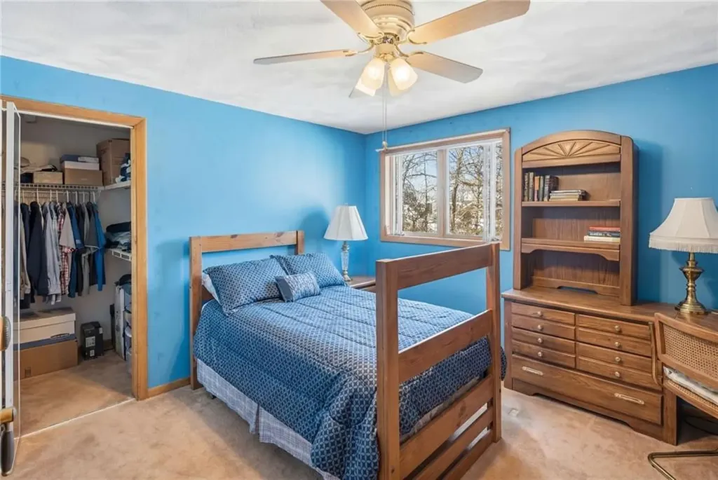 585 Meadow View Avenue Warwick RI 02889